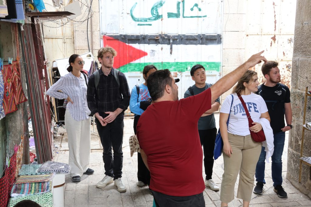 Volunteer in Palestinian Refugee Camps in Hebron